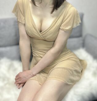 Mrs.LIP Gloss (ミセスリップグロス) 葉月杏奈