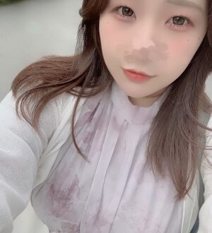 E・Over (イーオーバー) 新山ふうか