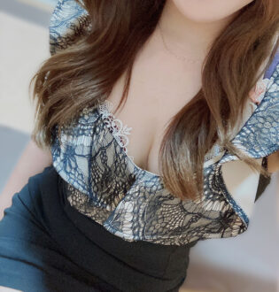 Mrs.美which (ミセスビウィッチ) 美里亜