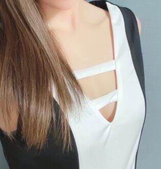 Mrs.OnlyOne (ミセスオンリーワン) 恵梨香