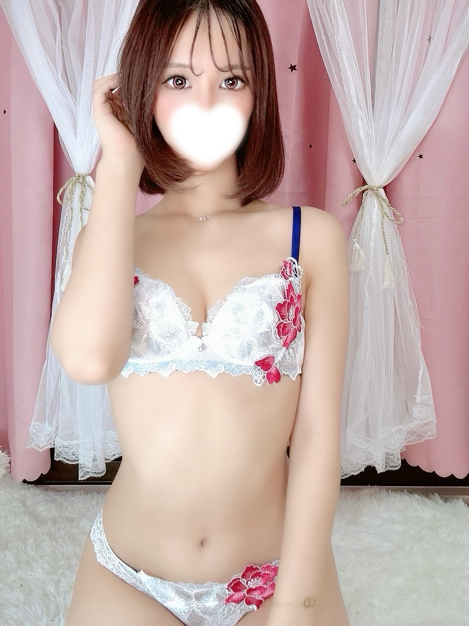 Royal Bunny (ロイヤルバニー) 浜辺みなみ