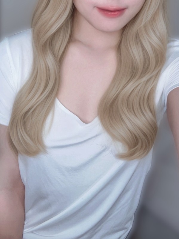 白シャツと彼女 (しろかの) 未来