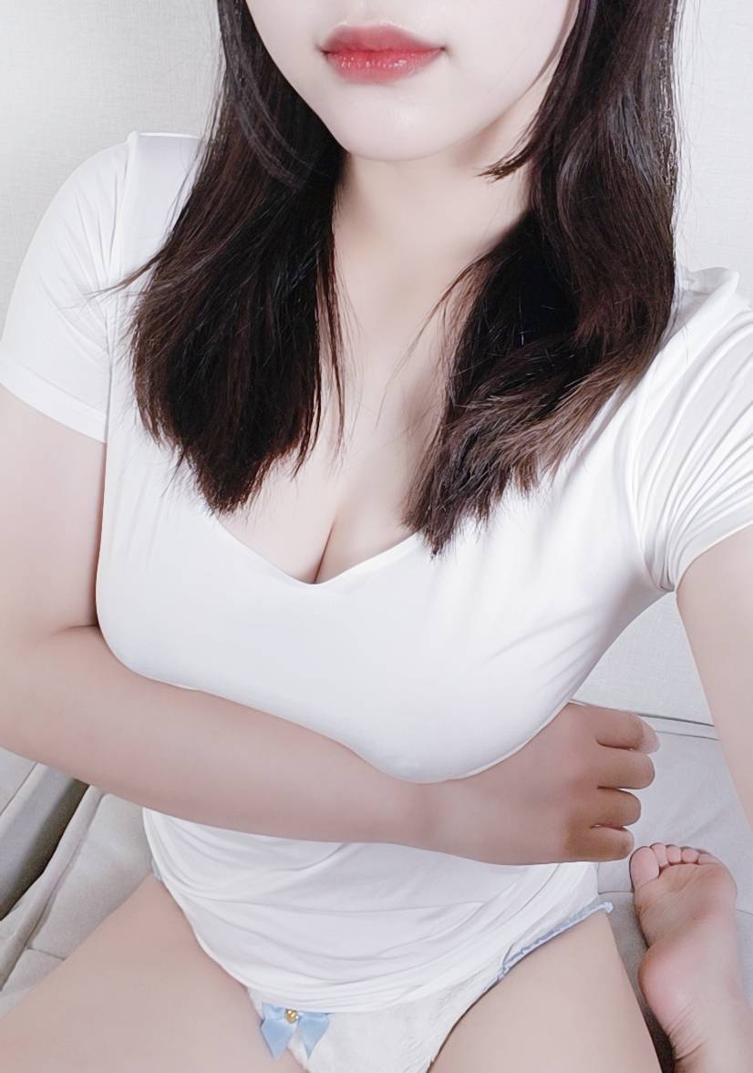 白シャツと彼女 (しろかの) 美月