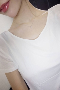 白シャツと彼女 日向（ひなた）