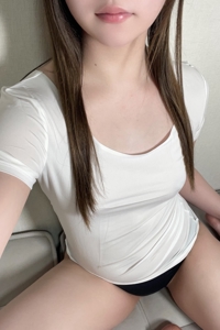 白シャツと彼女 奈々(なな)